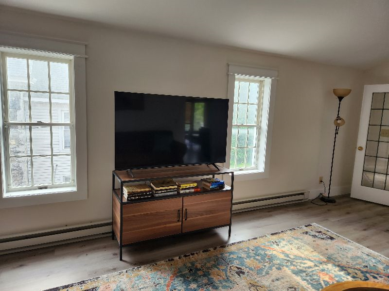 Large renovated bedroom suite close to everything - Photo 11