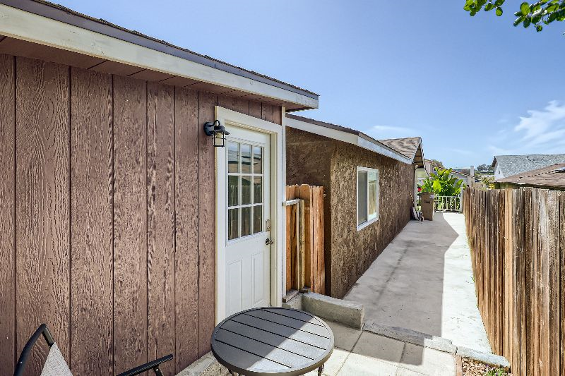 Private Studio with Washer / Dryer Maid Service - Photo 4