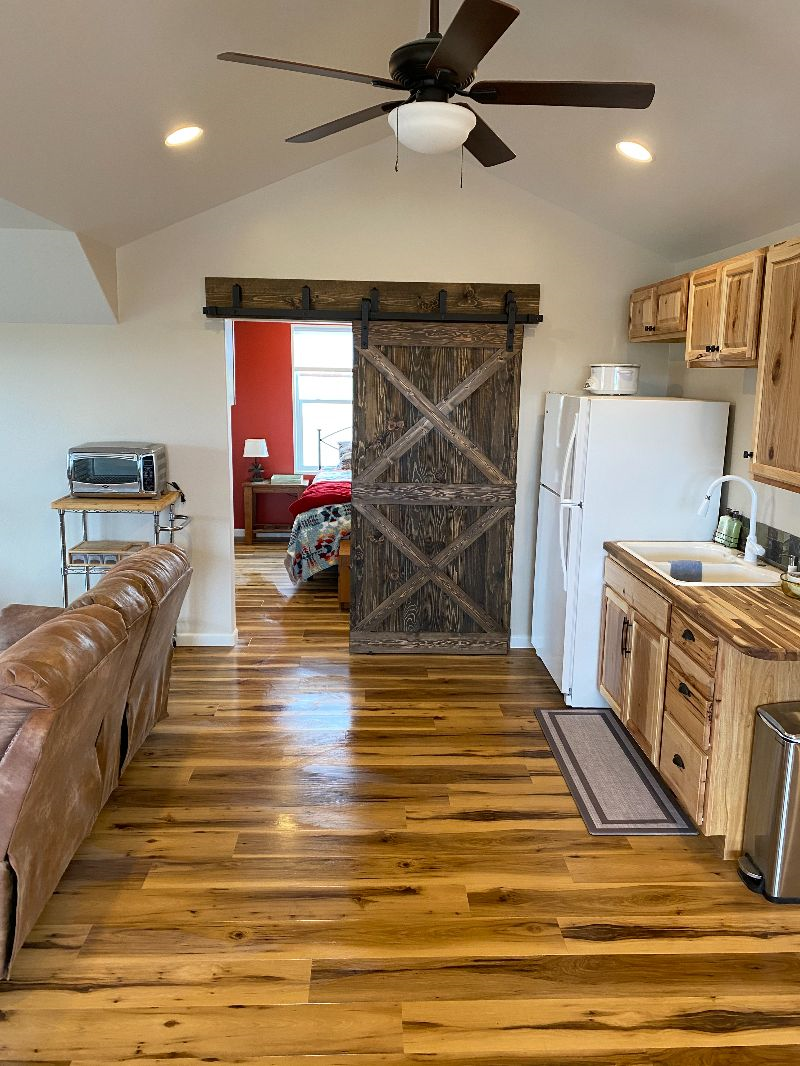 Quaint and comfy apartment just out of town, but close to town, hospital, and all your needs for living. - Photo 4