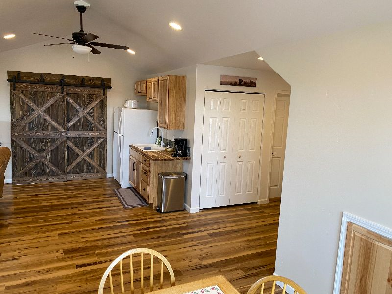 Quaint and comfy apartment just out of town, but close to town, hospital, and all your needs for living. - Photo 6