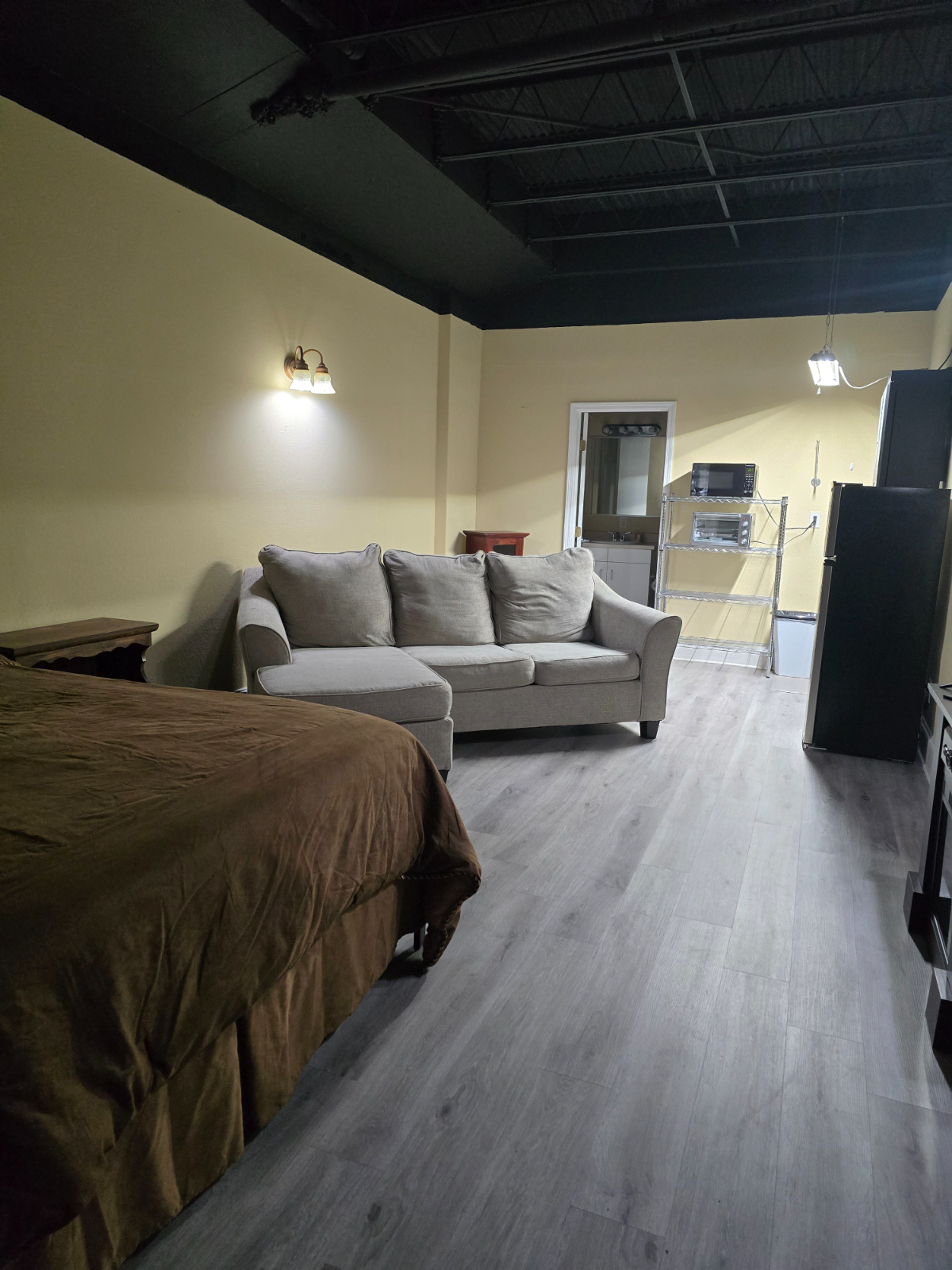 Fully Furnished Studio Apartment 105