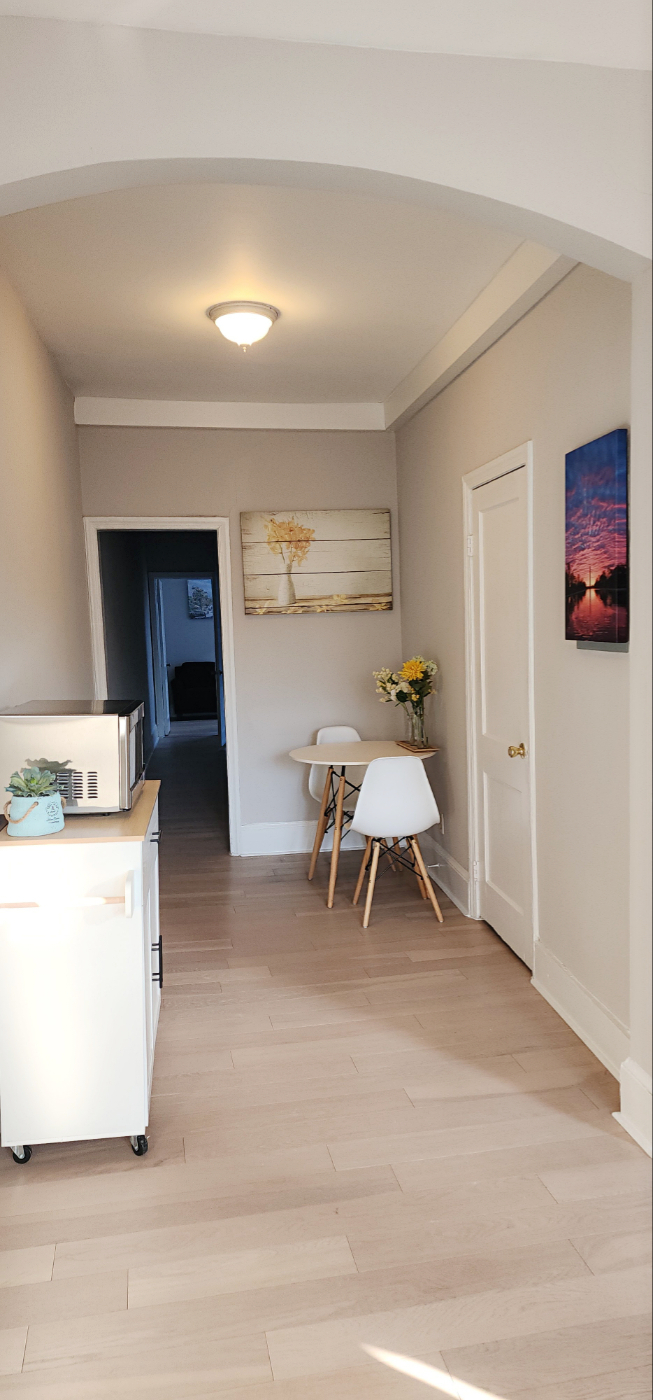Sun-filled Peaceful Penthouse Apartment in the City - Photo 4
