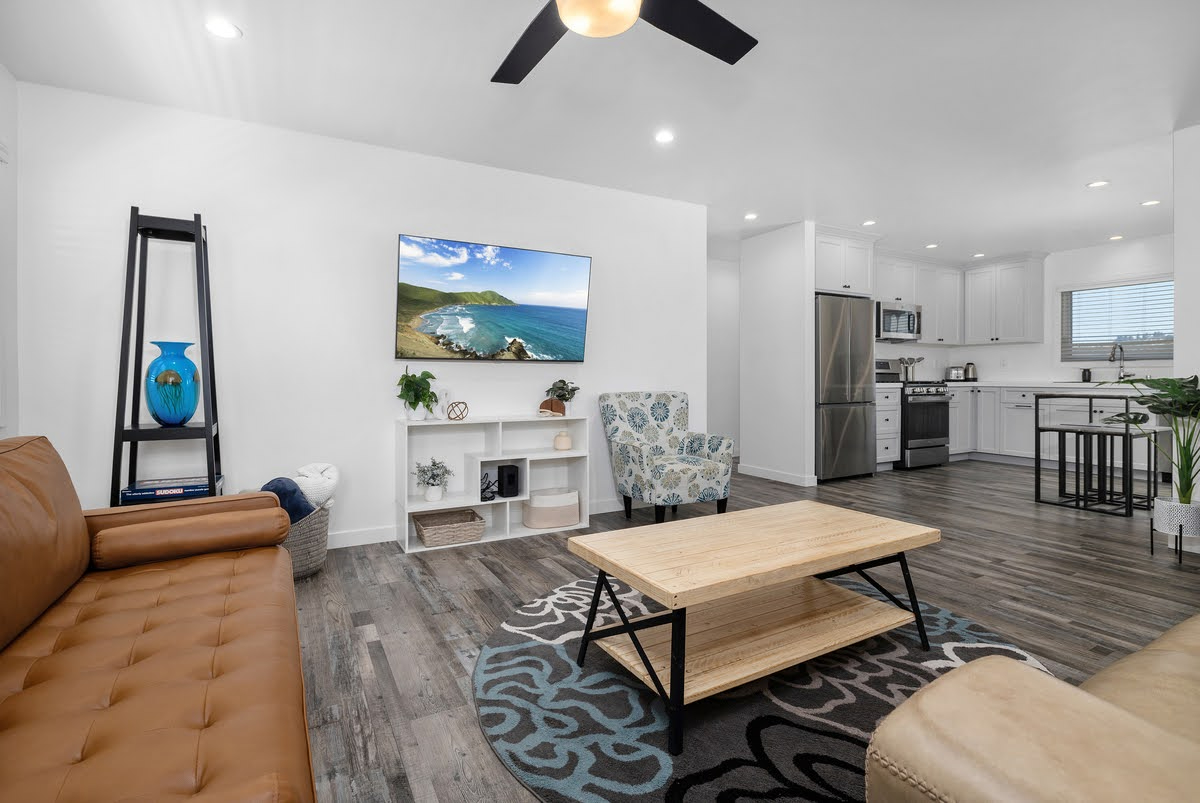 Light-Filled 2BR ADU | Wrap-Around Balcony, Furnished & Move-In Ready - College Area - Photo 1