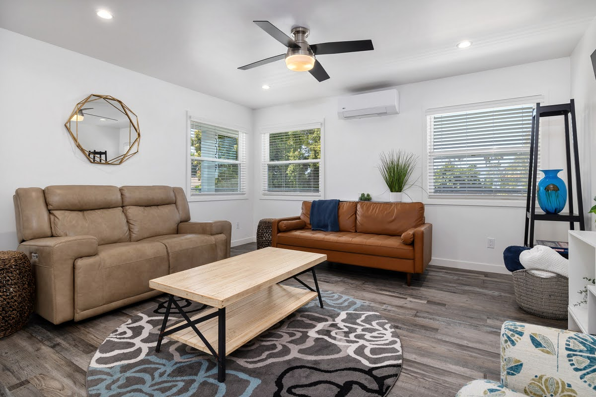 Light-Filled 2BR ADU | Wrap-Around Balcony, Furnished & Move-In Ready - College Area - Photo 4
