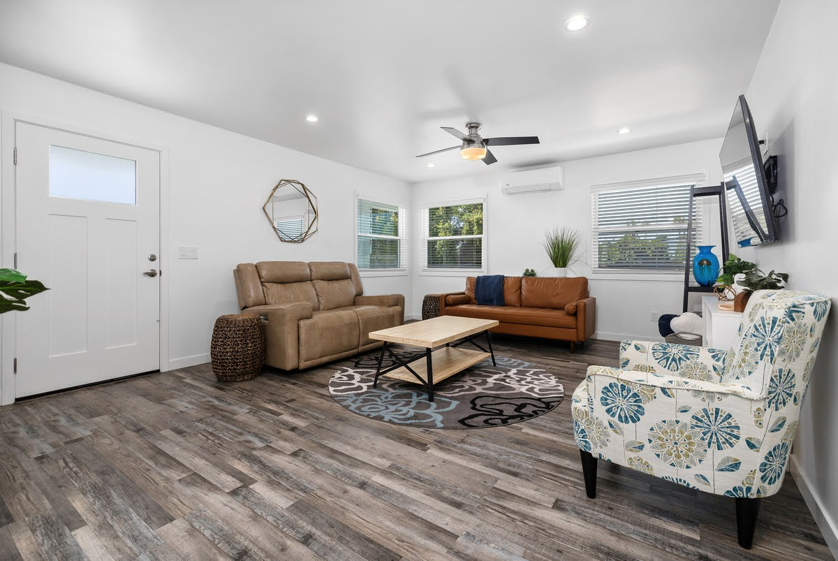 Light-Filled 2BR ADU | Wrap-Around Balcony, Furnished & Move-In Ready - College Area - Photo 5