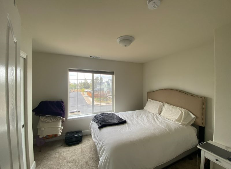 Private Bedroom in Beautiful House - Female ONLY - Photo 6