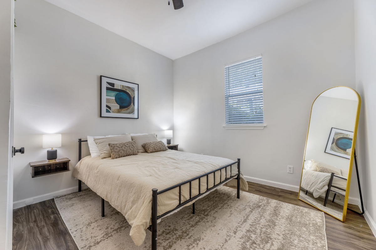 Cozy and Clean Guest Room B w/ Private Bath..