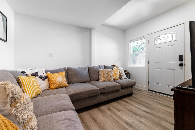 MODERN 1B1B W/ DEDICATED WORK SPACE&PRIVATE PATIO - Photo 3