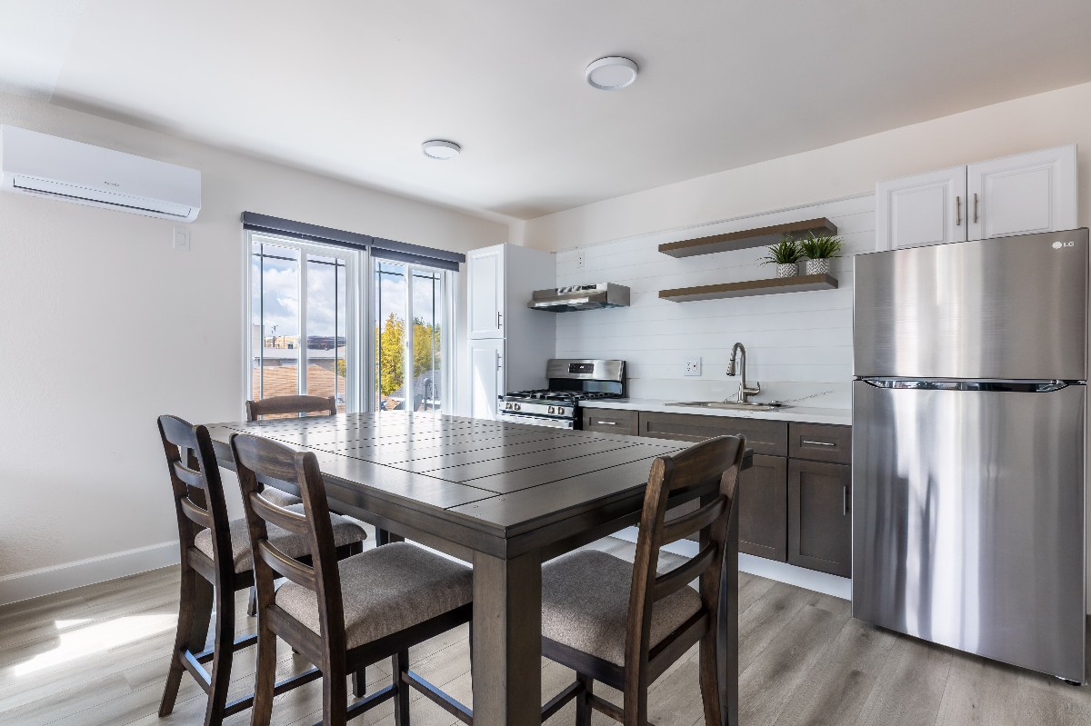 MODERN 1B1B W/ DEDICATED WORK SPACE&PRIVATE PATIO - Photo 2