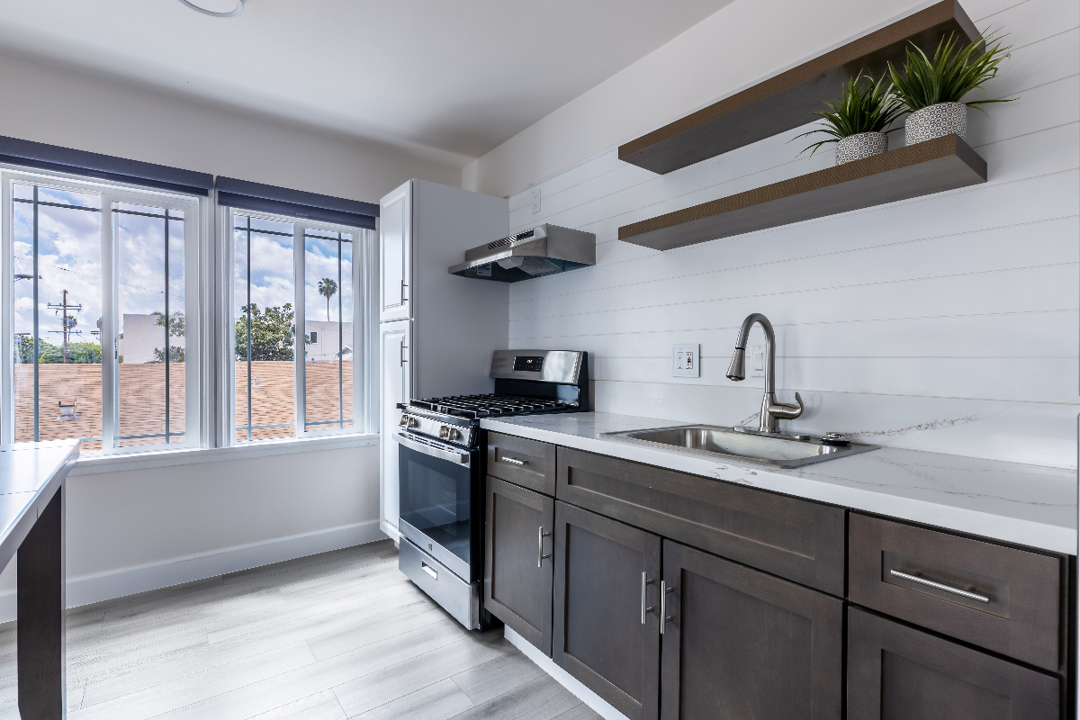 MODERN 1B1B W/ DEDICATED WORK SPACE&PRIVATE PATIO - Photo 4