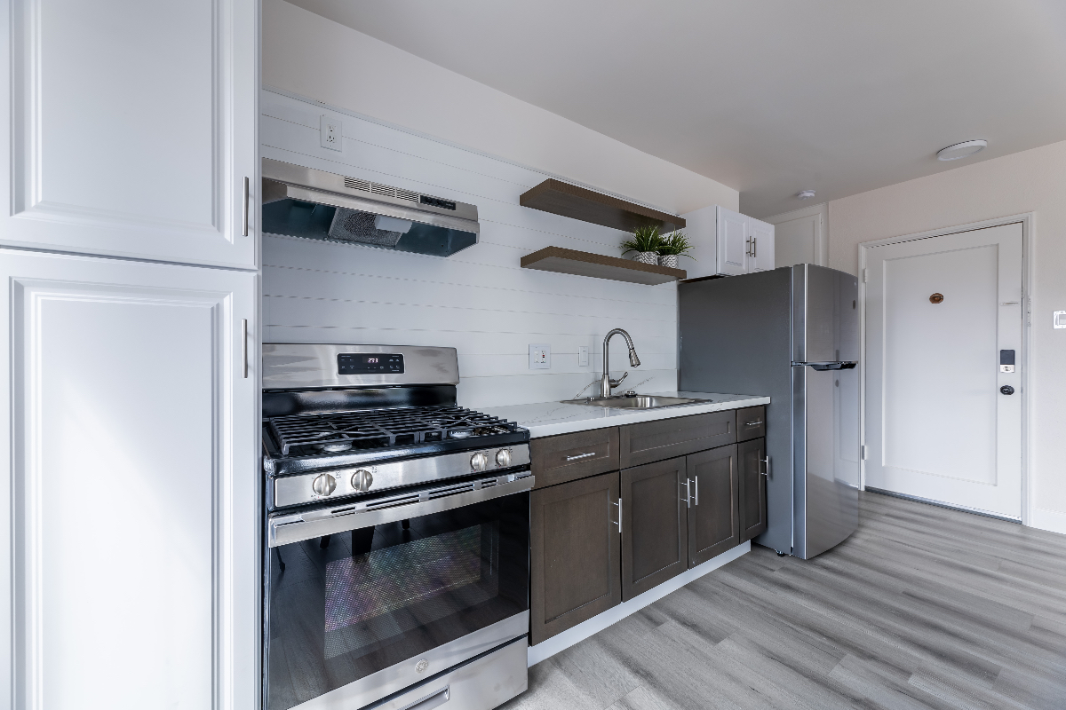 MODERN 1B1B W/ DEDICATED WORK SPACE&PRIVATE PATIO - Photo 3