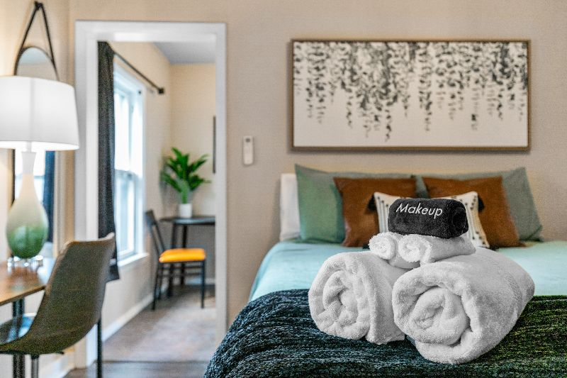 Historic Chic Studio - Unit 6