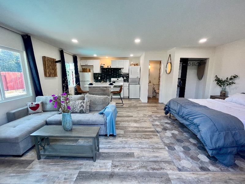 Brand new airy studio - centrally located! - Photo 2