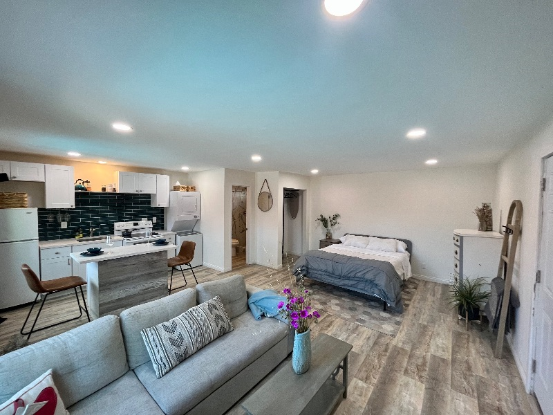 Brand new airy studio - centrally located! - Photo 1