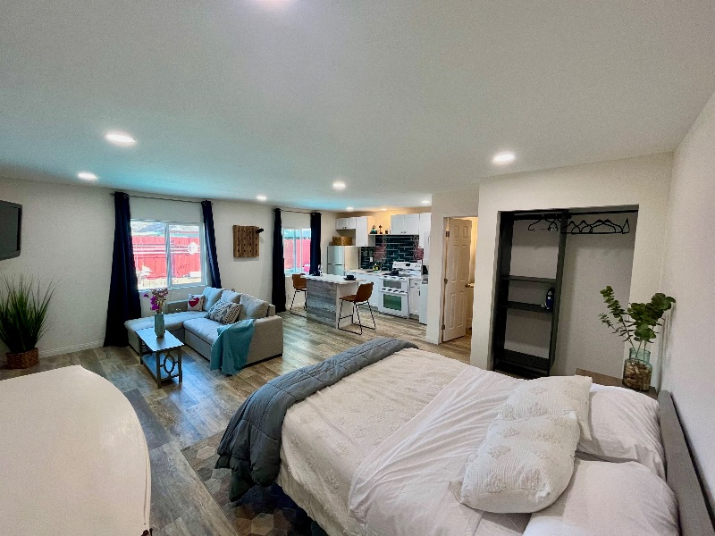 Brand new airy studio - centrally located! - Photo 3