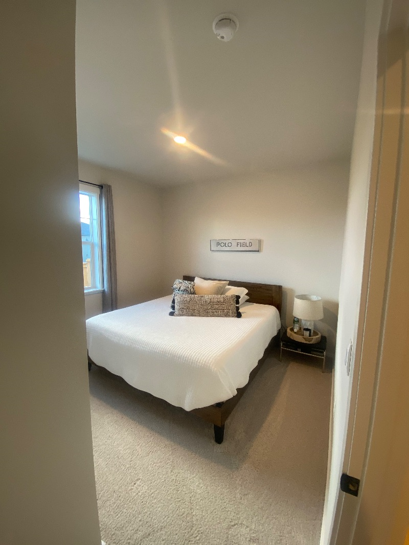 Lightly Furnished Room in Single Story New Build - Photo 1