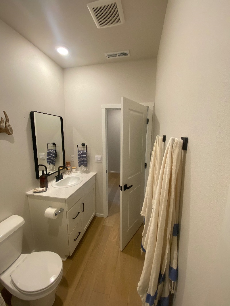 Lightly Furnished Room in Single Story New Build - Photo 4