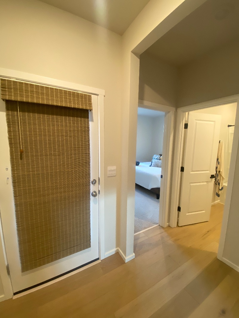 Lightly Furnished Room in Single Story New Build - Photo 5