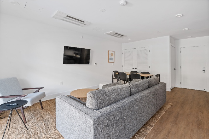 High-End Downtown Co-Living - All Utilities Included (District) - Photo 10