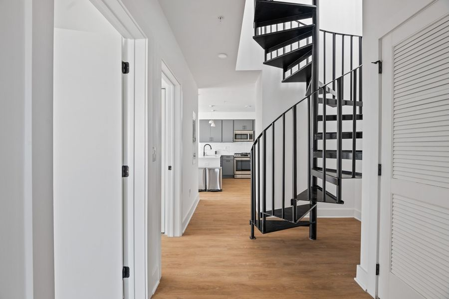 High-End Downtown Co-Living - All Utilities Included (District) - Photo 12