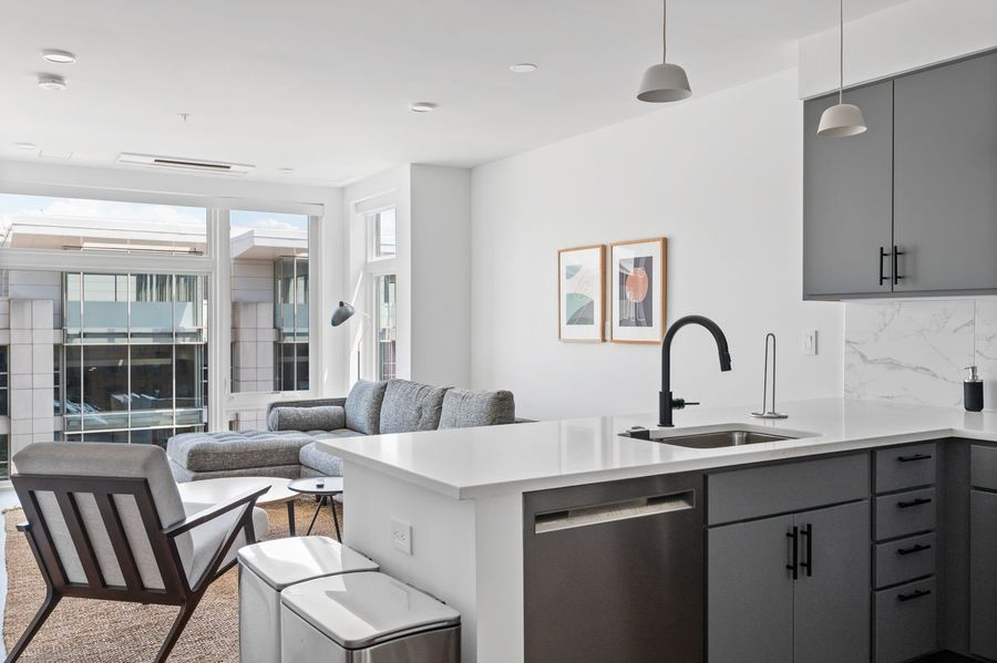 High-End Downtown Co-Living - All Utilities Included (District) - Photo 3