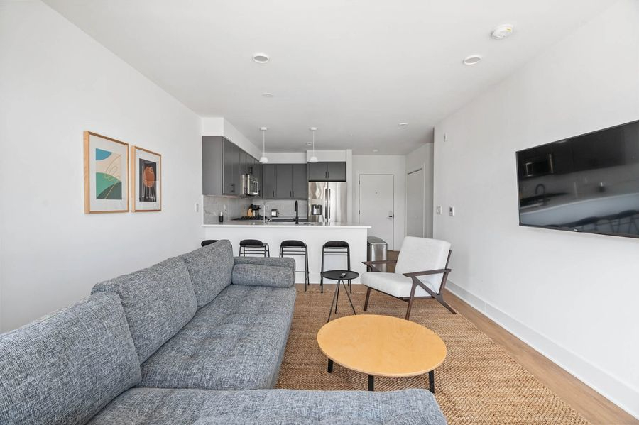 High-End Downtown Co-Living - All Utilities Included (District) - Photo 9