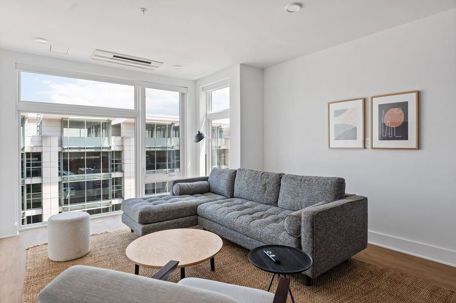 High-End Downtown Co-Living - All Utilities Included (District) - Photo 2