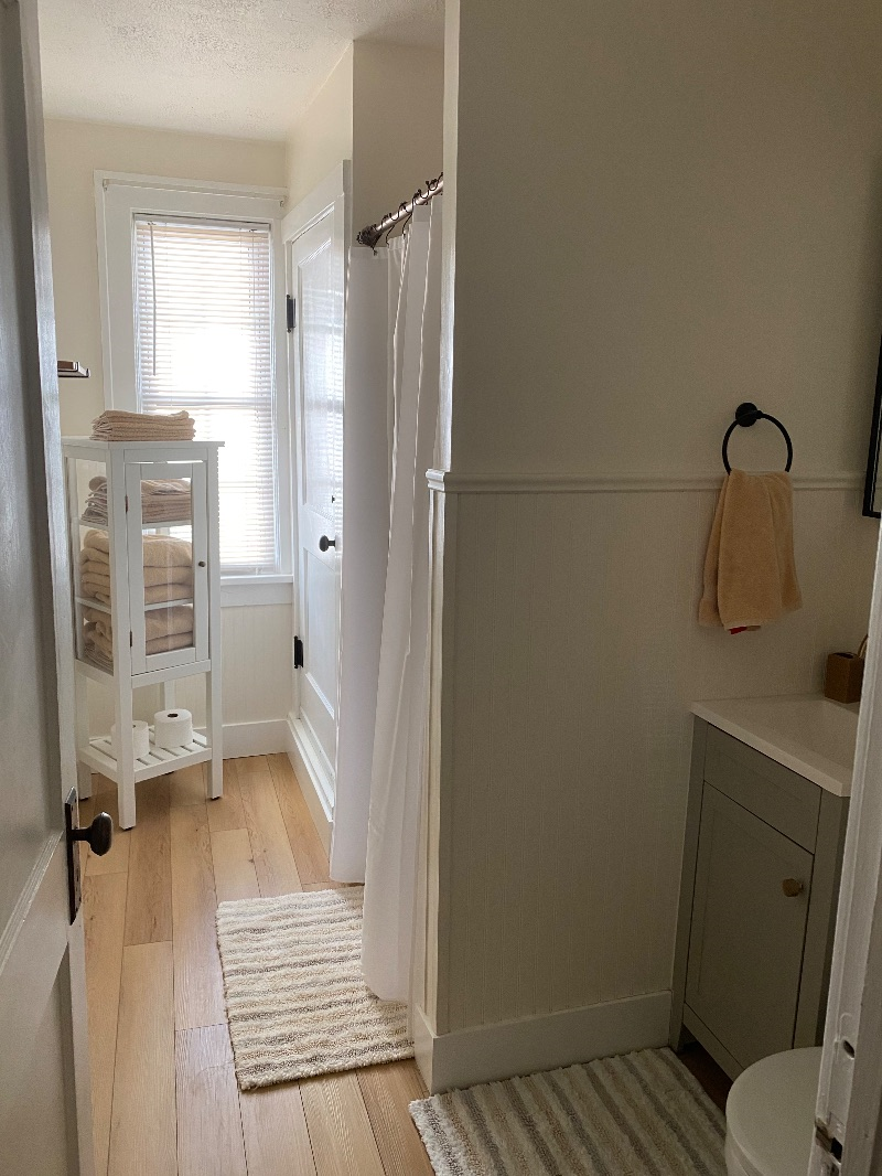Cozy two bedroom across from park - Photo 1