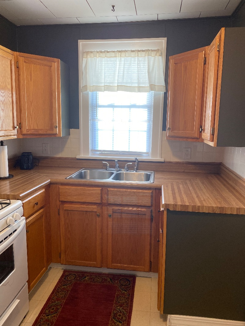 Cozy two bedroom across from park - Photo 7