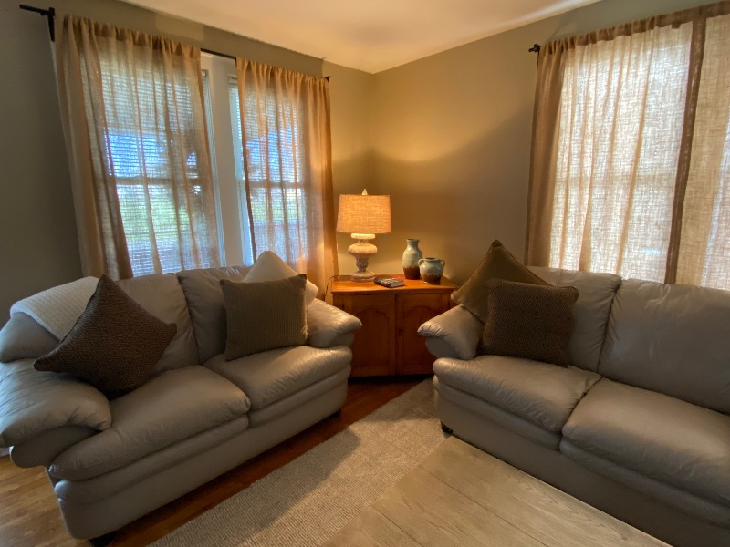 Cozy two bedroom across from park - Photo 10