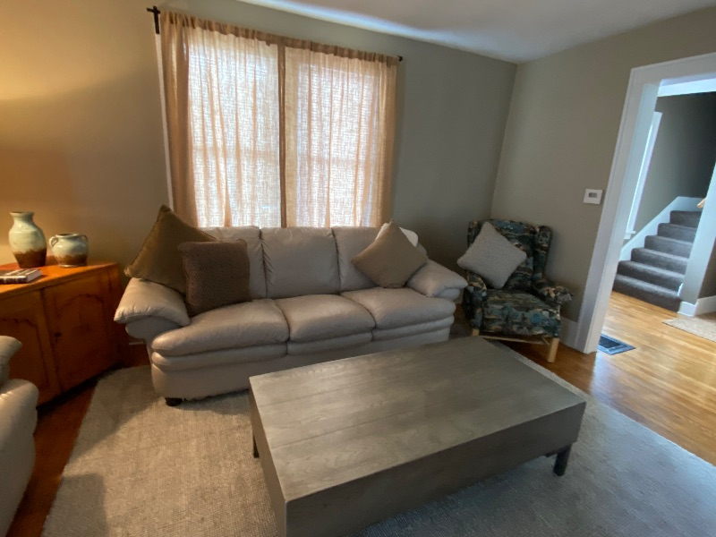 Cozy two bedroom across from park - Photo 11