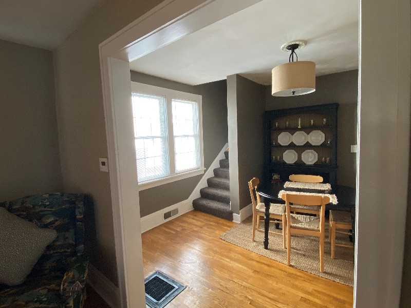 Cozy two bedroom across from park - Photo 12