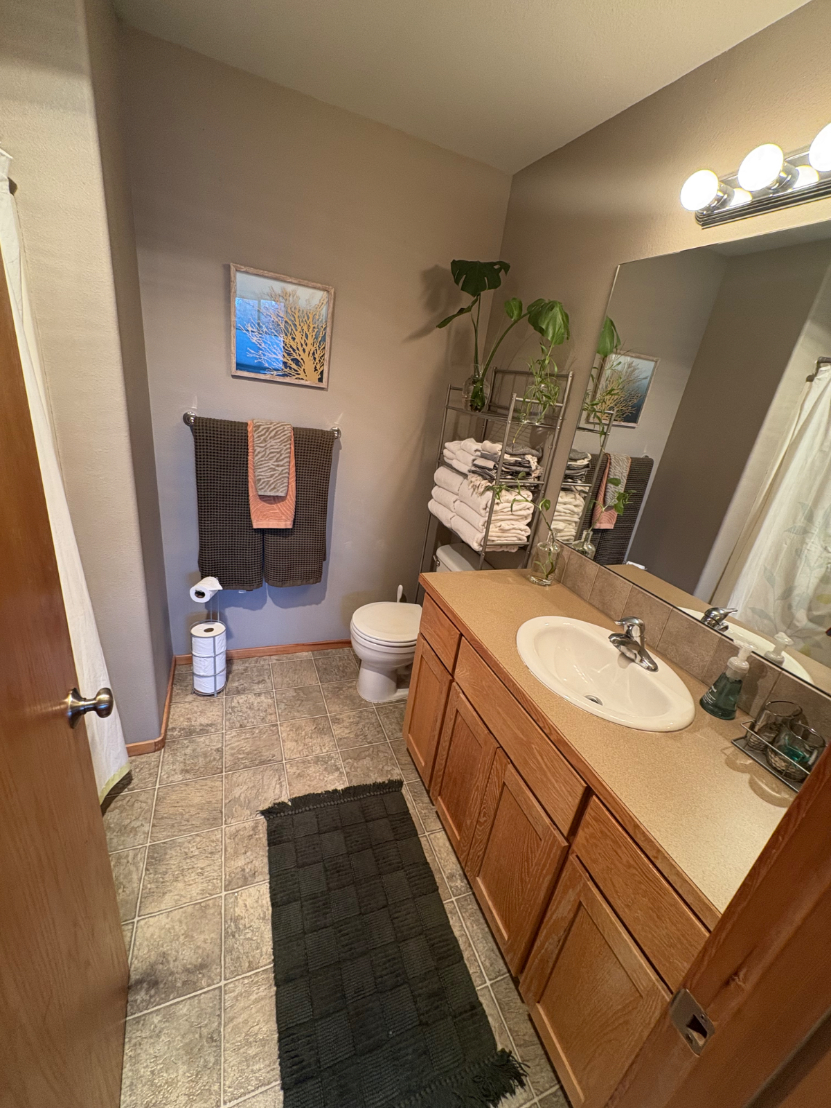 Near Old Mill District, AC, 3bd (2 kings & 1 queen) 3 bath, private fenced yard and garage - Photo 6