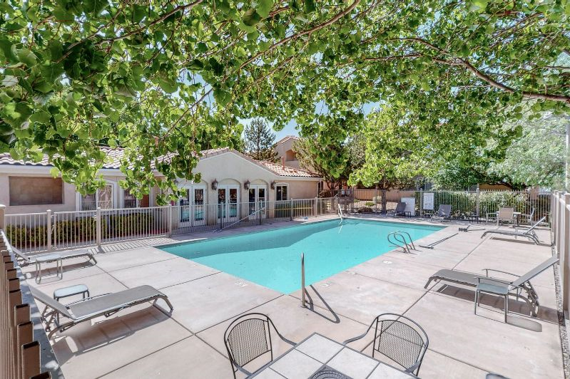 Conveniently Located 3 BD Condo - Photo 12