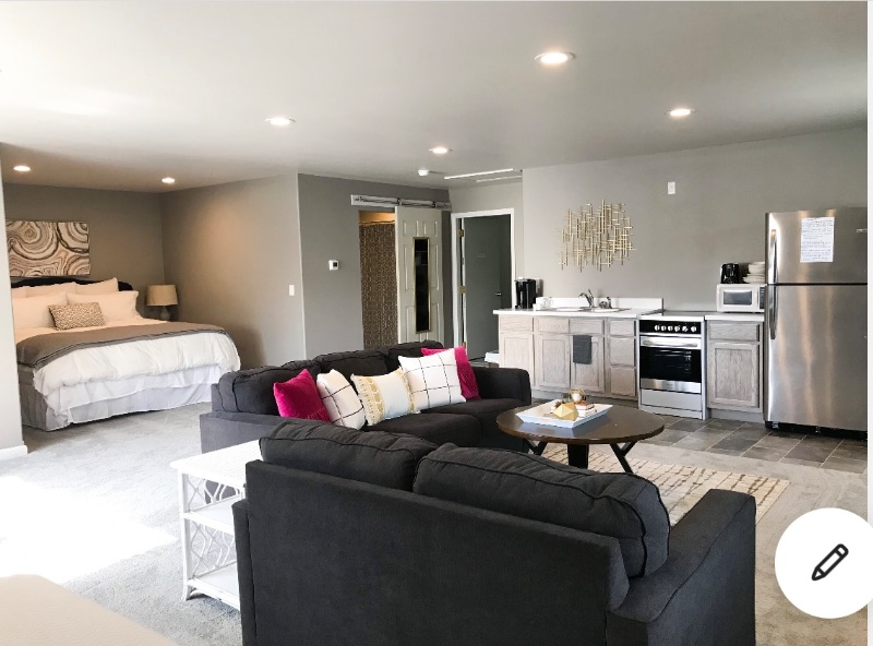 740 sq ft studio apartment w/separate entrance, 1 mi from hospital - Photo 1