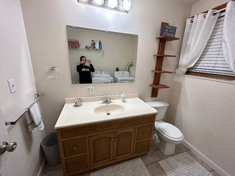 Cozy Room In Raised Ranch Home - Photo 7