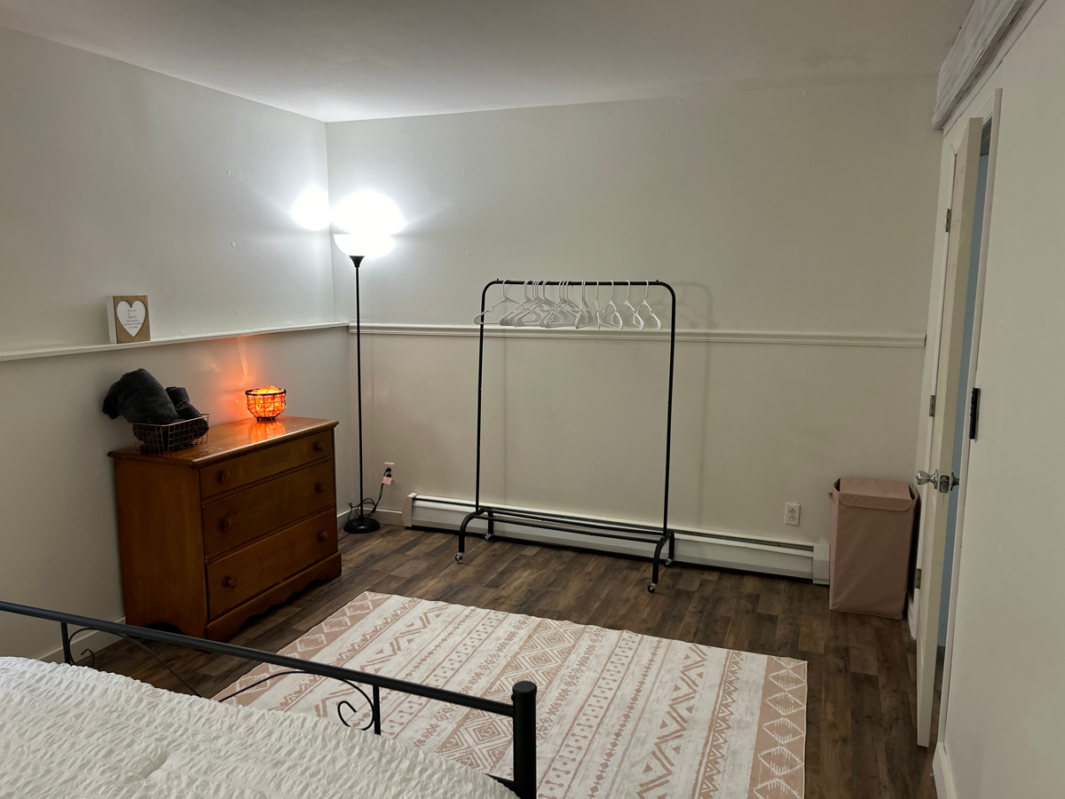 Cozy Room In Raised Ranch Home - Photo 3