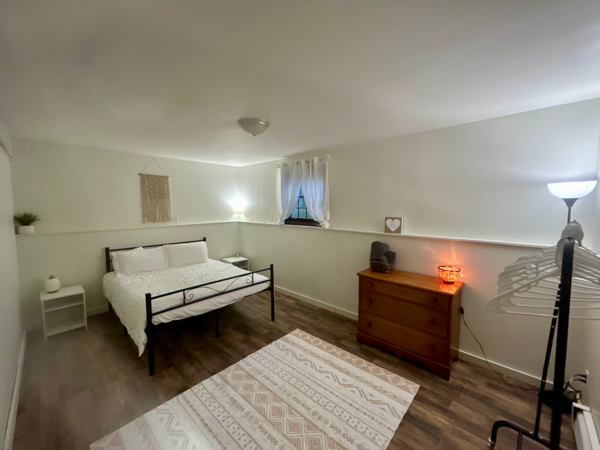 Cozy Room In Raised Ranch Home - Photo 1
