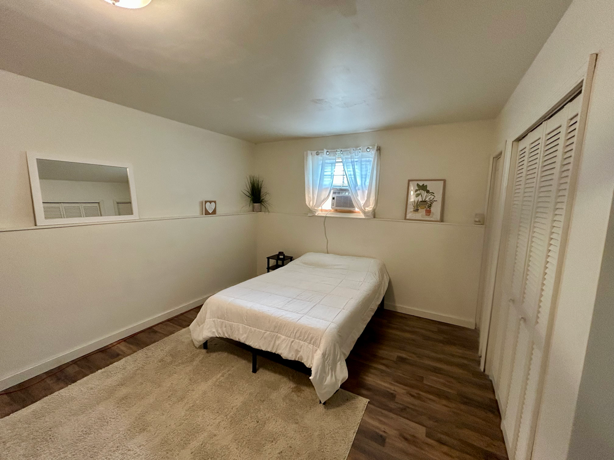 Cozy Room In Raised Ranch Home - Photo 4