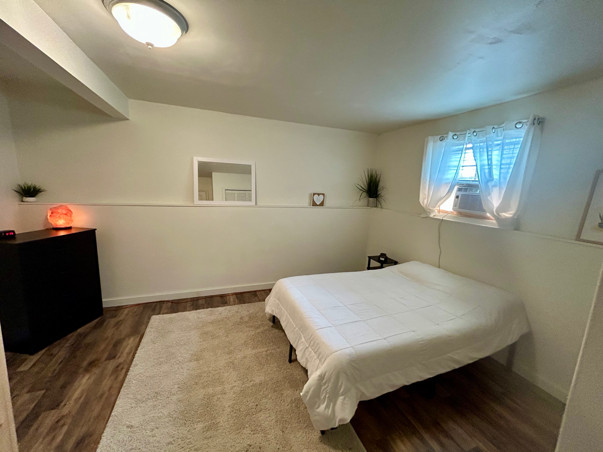 Cozy Room In Raised Ranch Home - Photo 5