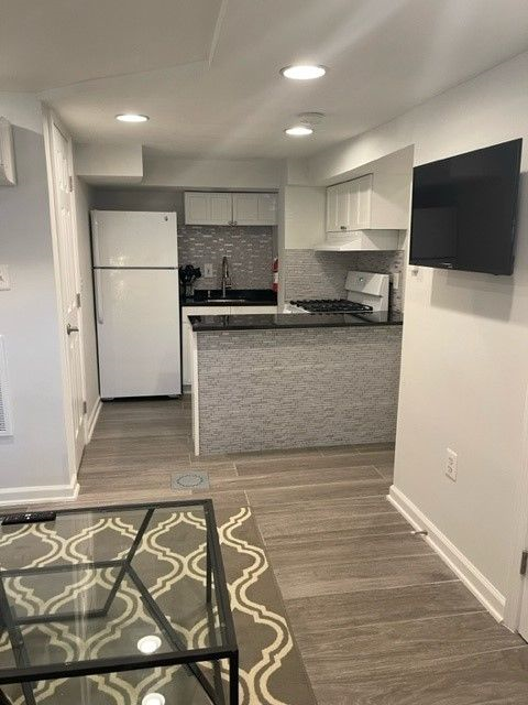 Private Gardel Level Unit- Rowhouse in NW Wash, DC - Photo 3