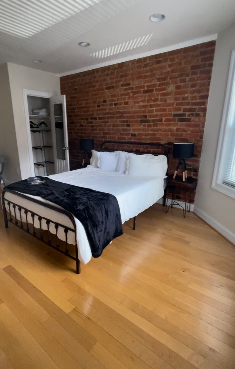 Private Gardel Level Unit- Rowhouse in NW Wash, DC - Photo 2