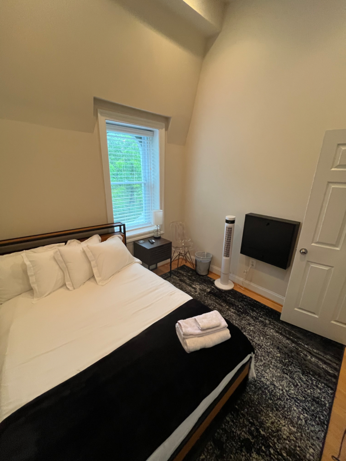 Private Gardel Level Unit- Rowhouse in NW Wash, DC - Photo 2