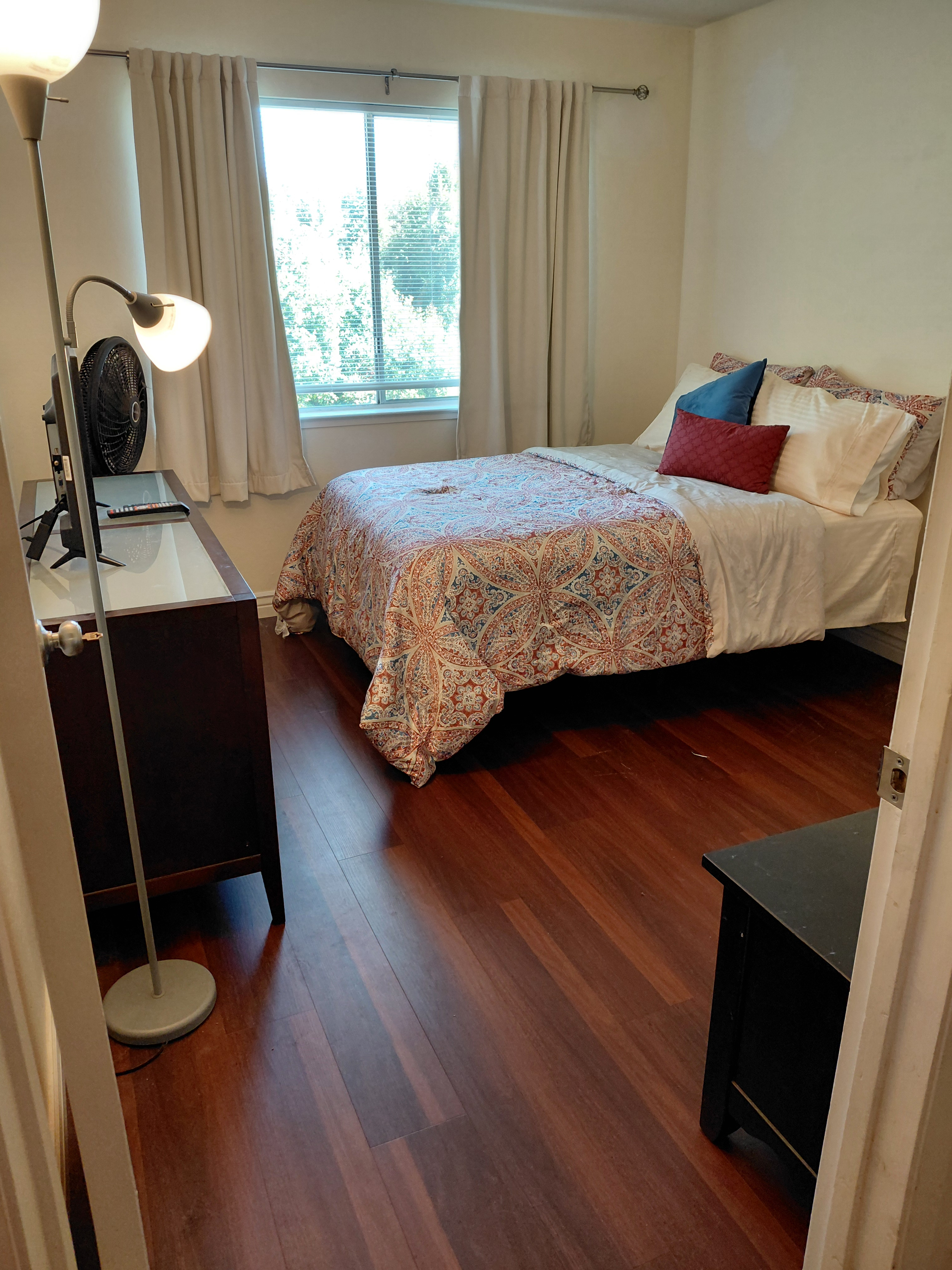 Private Room/Shared Bath, dogs welcomed - Photo 1