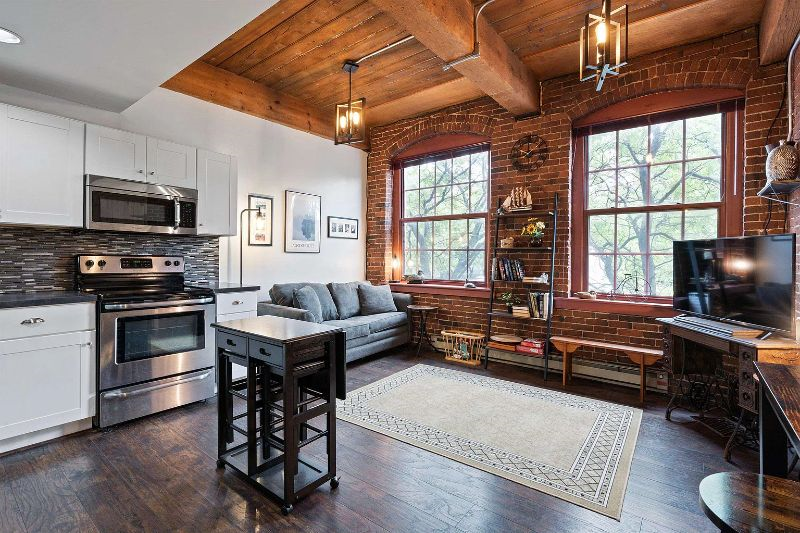 Apt 2M w/ in unit laundry, private parking, pets