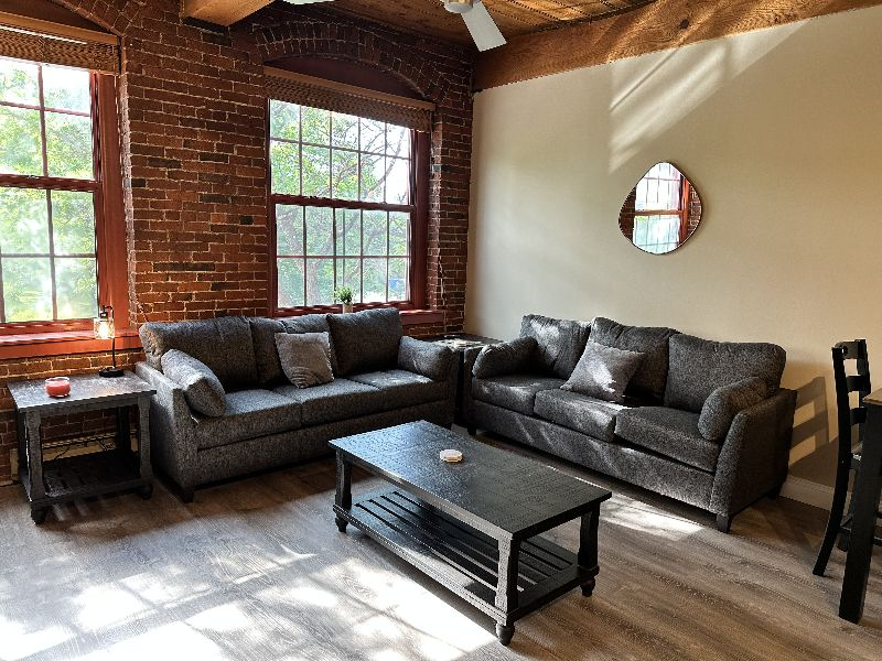 Apt 2K w/ in unit laundry, private parking, pets