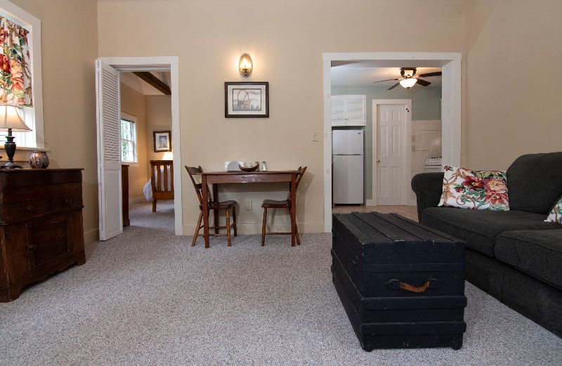One-bedroom cottage on stunning inn grounds - Photo 3