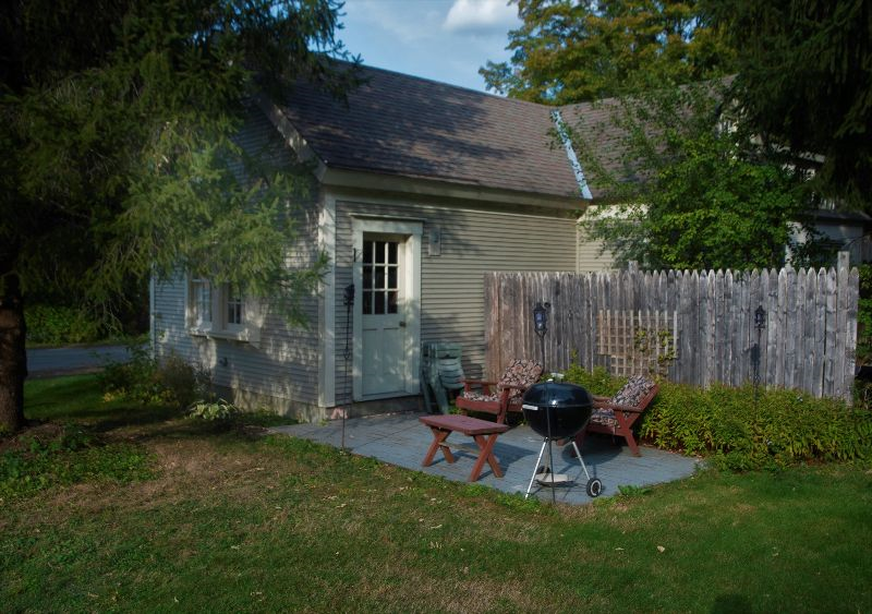One-bedroom cottage on stunning inn grounds - Photo 1