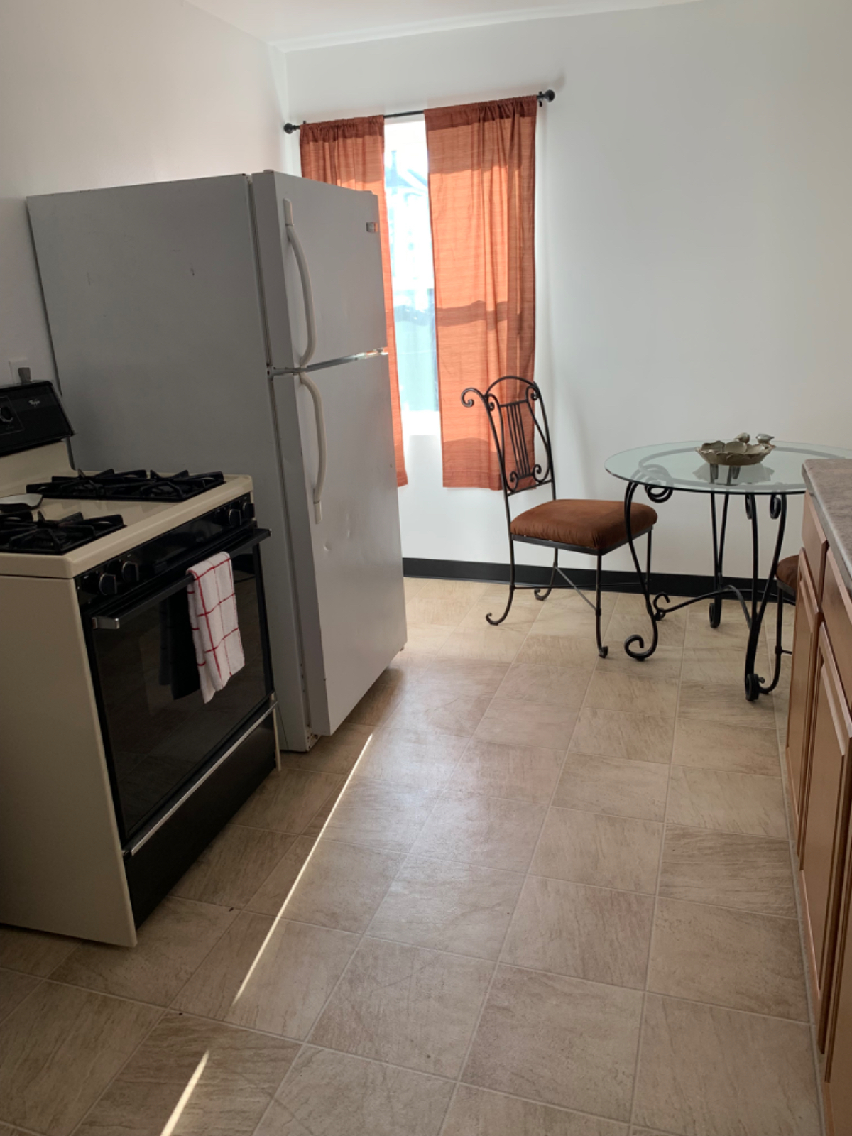 Beautiful apartment, conveniently located walkable neighborhood - Photo 2