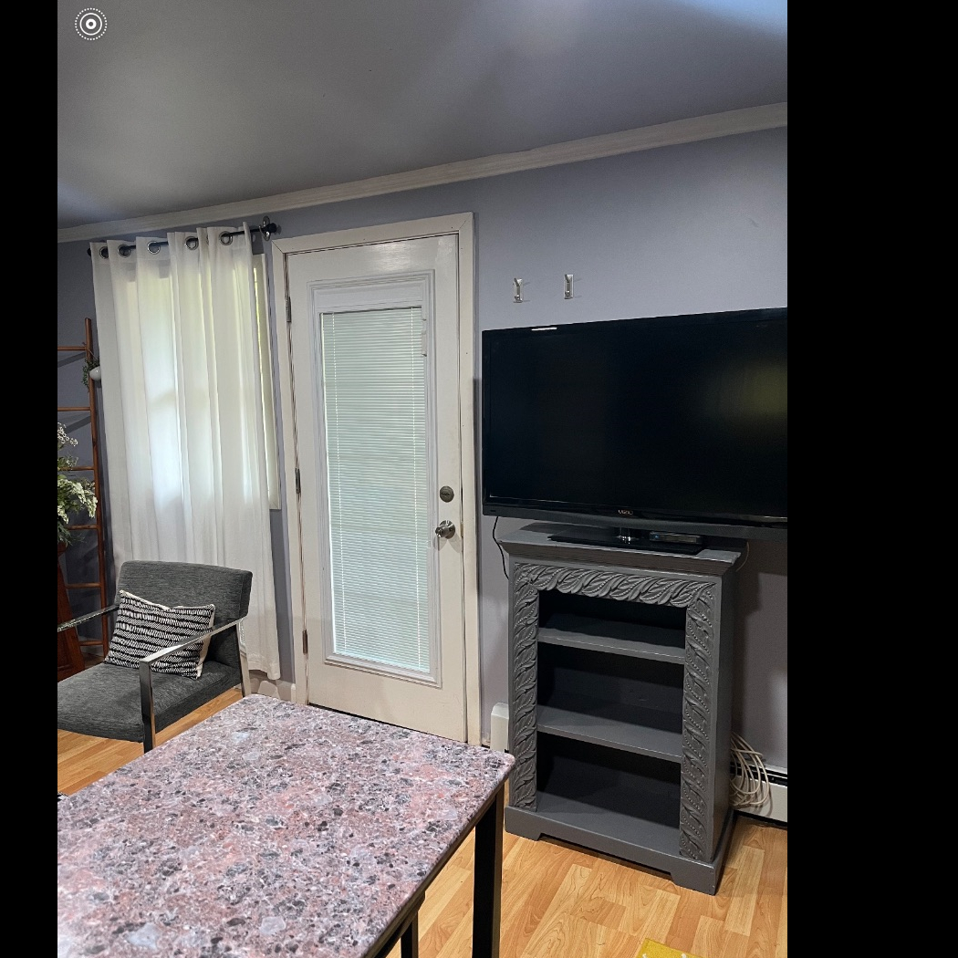 Gorgeous, Cozy, 1 bedroom apartment with Barn doors, full kitchen. Close to Hospital, shopping cente - Photo 5